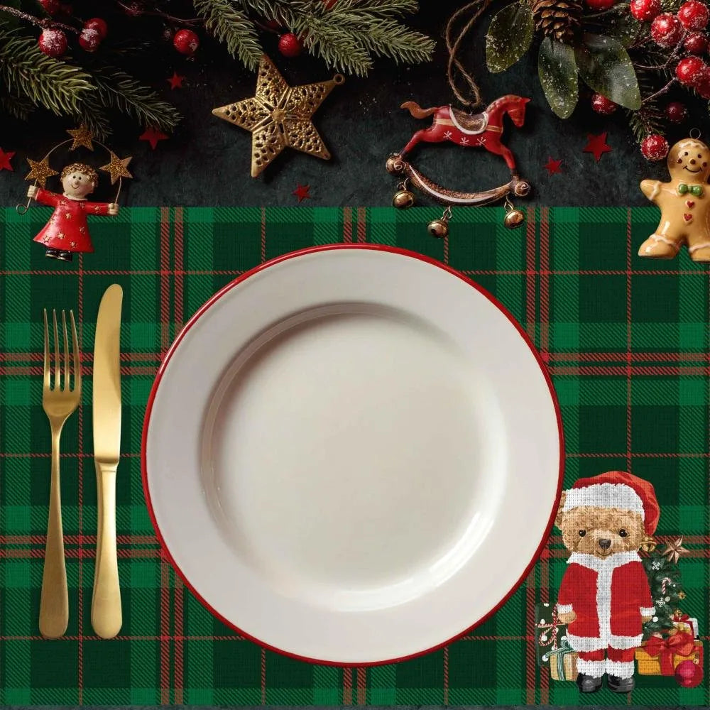 Santa Bear Ekose Amerikan Servis – Yılbaşı Sofraları İçin Teddy Kumaş - 4'lü Set (30x50 cm)