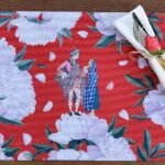 Kırmızı Zemin Büyük Beyaz Çiçek Desenli – 4'lü Set Amerikan Servis (30x50 cm) - Görsel 5