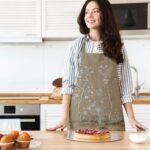 Çiçek Detaylı Mutfak Önlüğü - Görsel 3