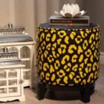 Siyah Büst Detaylı Ahşap Ayaklı Puf - Görsel 2