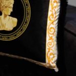 Siyah Büst Detaylı Yastık - EY318 - Görsel 2